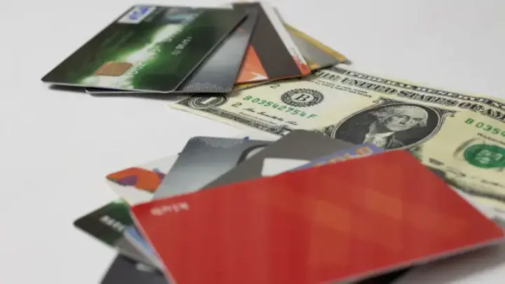 クレジットカードとお金の画像