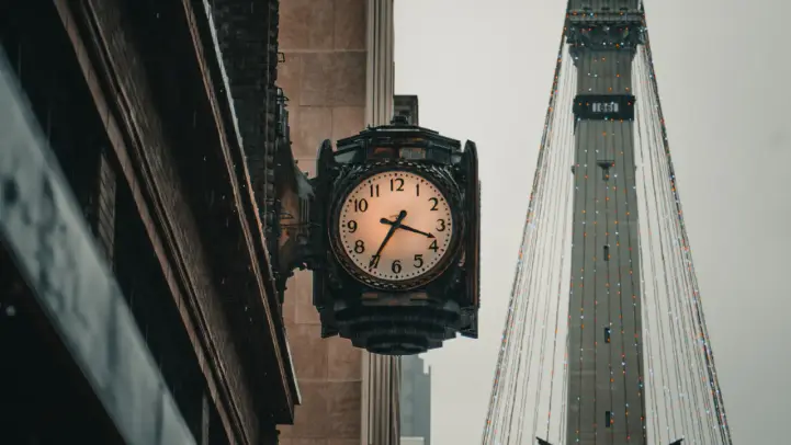 街中の時計